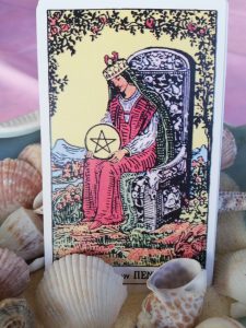 queen pentacles