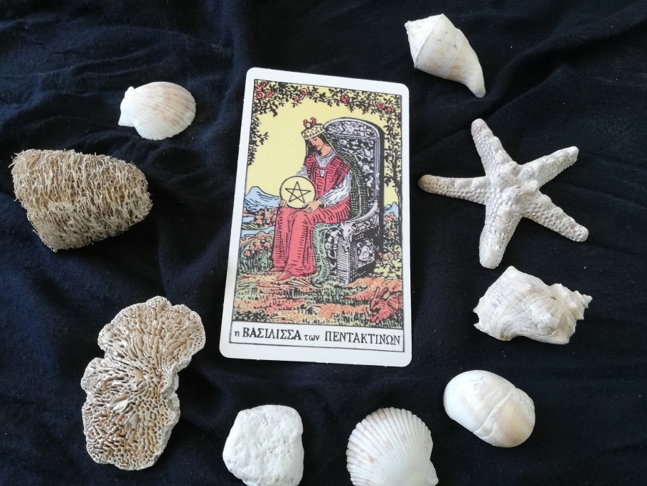 queen pentacles