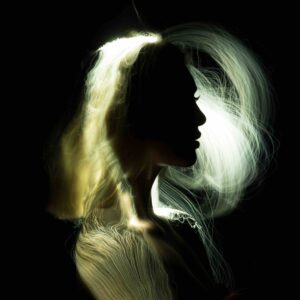 28 Ιανουαρίου 2026 και η Κάρτα της Ημέρας μιλά για μεταμόρφωση: Η σκιά σου αποκαλύπτει μια δύναμη που δεν ήξερες ότι έχεις