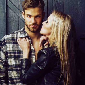 Ερωτικό Ωροσκόπο 8 Μαρτίου 2026: Ποια ζώδια ζουν έντονες στιγμές πάθους και ποια παίρνουν αποφάσεις καρδιάς